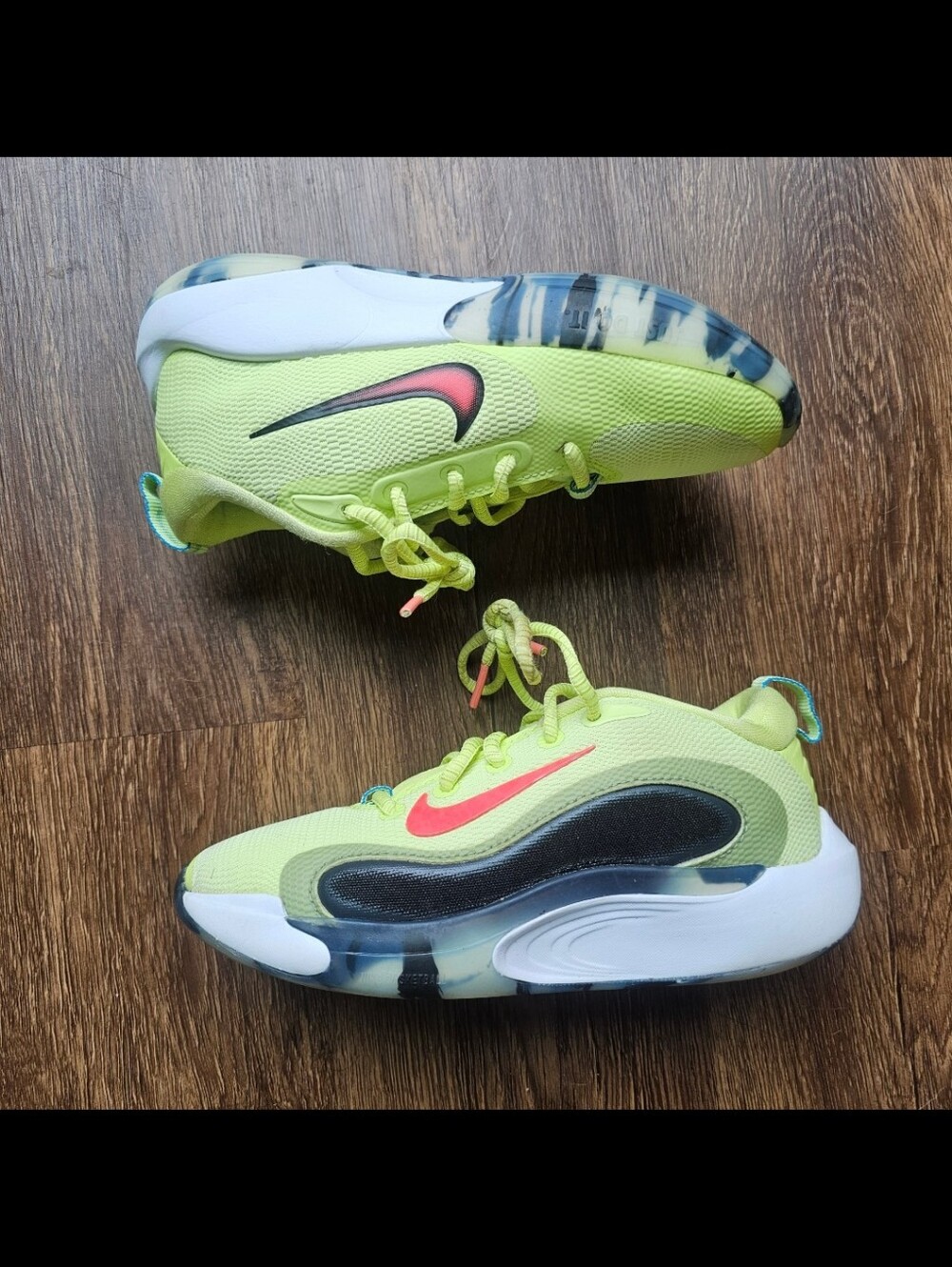 Nike IsoFly SE HF1170-700 Kids 1.5 Y Light Lemon Low Top Running Shoes Worn 1x